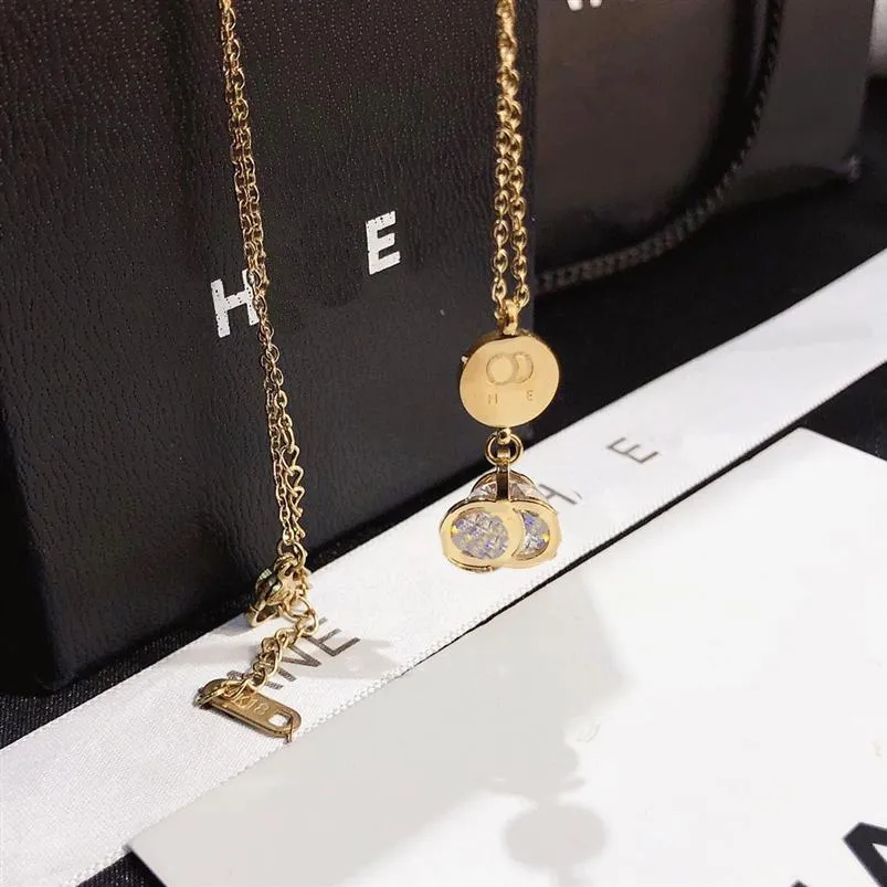 Collane di design di fascia alta Collana internazionale popolare Squisita catena lunga placcata in oro Selezionata qualità regalo Marchio di moda Jewe201v