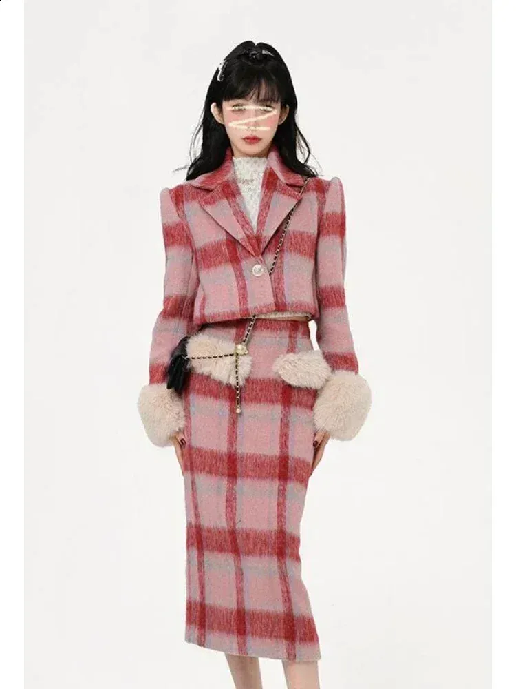Dwuczęściowa sukienka Plaid Ladies Zestaw zagęszczony wełniany płaszcz splicowana wełniana spódnica jesienna zima ciepła temperament moda szczupła koreański garnitur 231214
