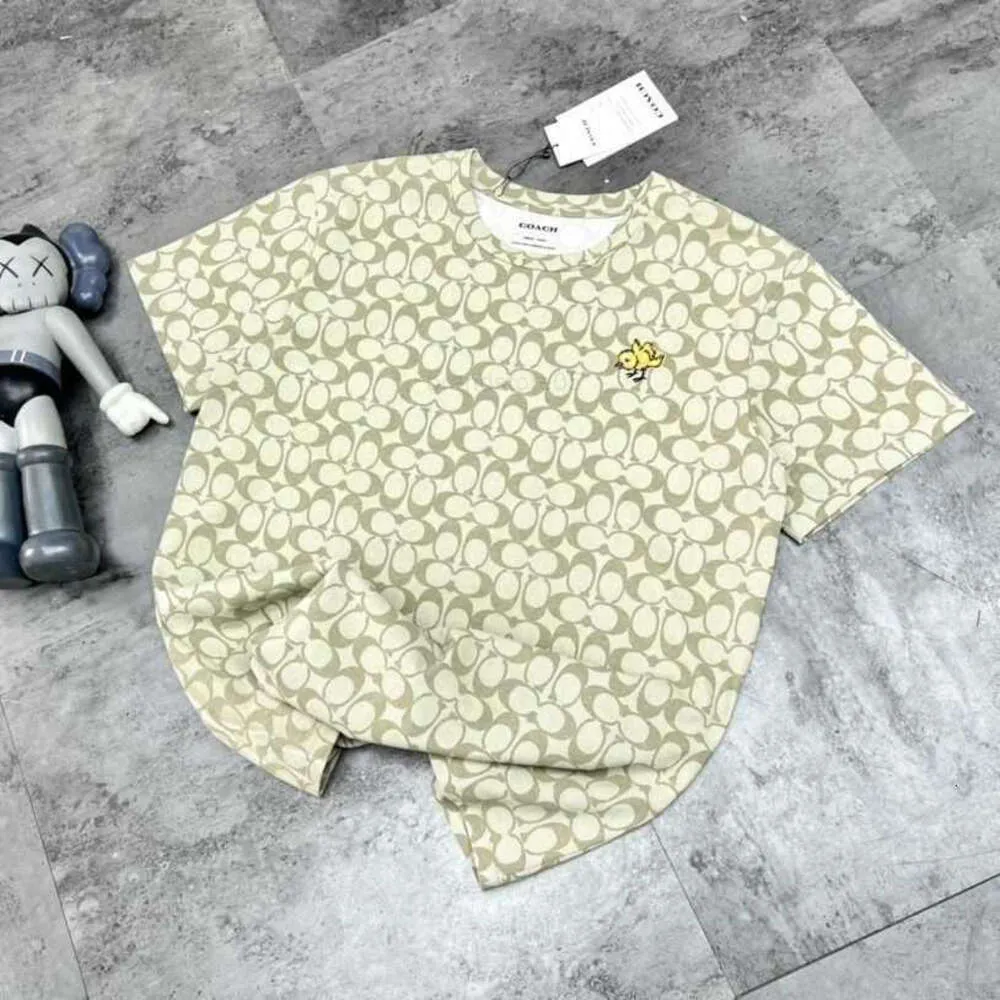 Chemise homme Couple Printemps/Été Nouveau Imprimé All Over Petit Poulet Jaune Brodé Col Rond Manches Courtes t-shirt sac coach bandoulière