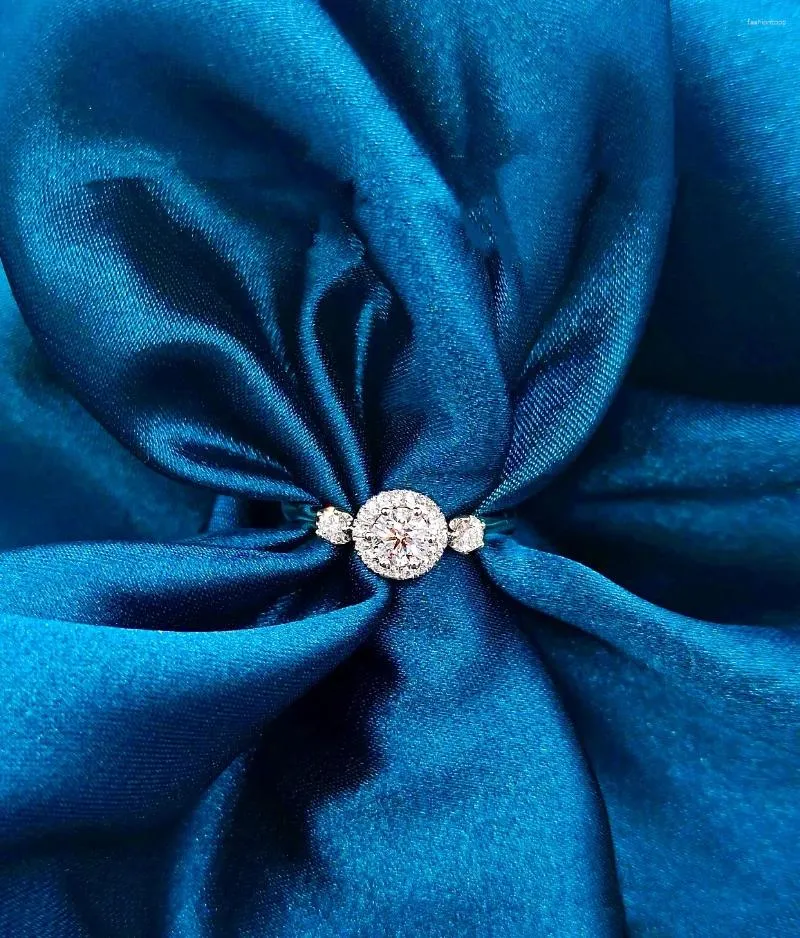 Anelli a grappolo Autentico anello in moissanite di colore 1 D da donna in argento sterling placcato in oro delicato diamante di lusso leggero