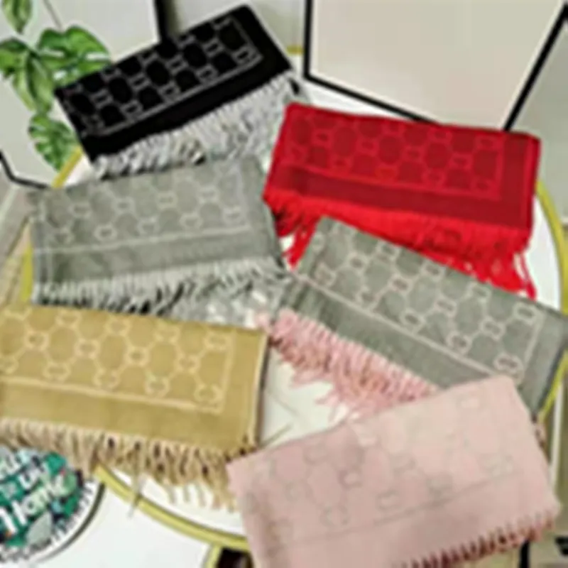 Designer Silk Scarf Mens Luxury Scarf Womens Four Season Shawl Fashion Letter Scarves Storlek 180x70cm 18 Färg Valfritt utsökta presentförpackningar
