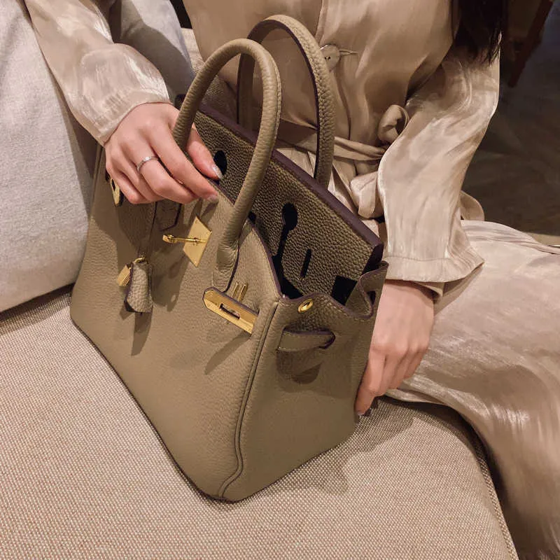 حقيبة بوجين الفاخرة Baotou Layer Leather Leather Women’s Bag 2023 Tote Contraving Handbag Crossbody GZV5