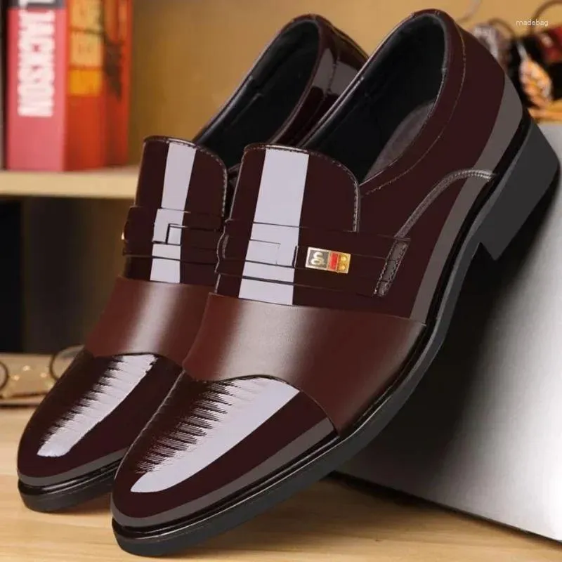 Zapatos de vestir tendencia a los hombres de negocios resbalón formal en el calzado para hombres oxfords cuero de alta calidad para mocasines