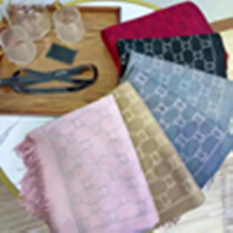 2022 Nouvelle écharpe Foulards de créateurs Hommes Femmes Luxe Lettres classiques Vérifiez Châles et écharpes 6 couleurs de haute qualité en option avec une boîte-cadeau exquise