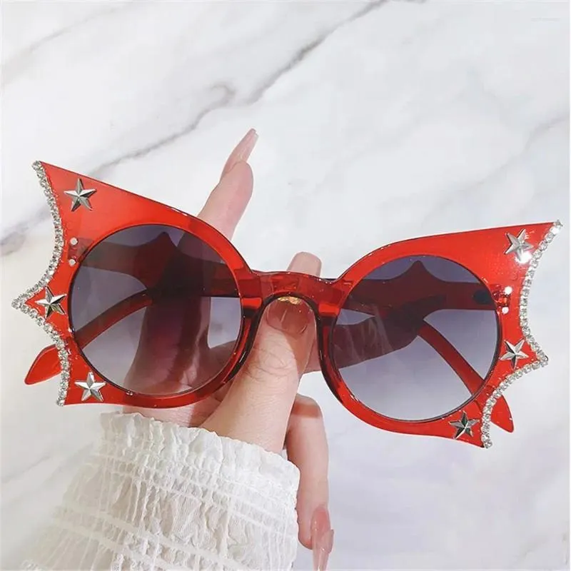 Lunettes de soleil diamant étoiles décor papillon UV400 Protection forme chauve-souris lunettes de soleil Halloween Cosplay lunettes pour femmes