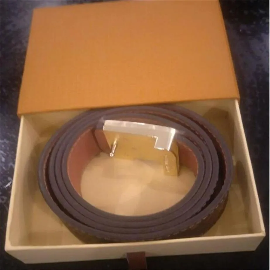 2024 Fashion Big Buckle Véritable ceinture en cuir avec boîte de créateurs Box Men Femmes Femmes de haute qualité Nouvelles ceintures pour hommes329