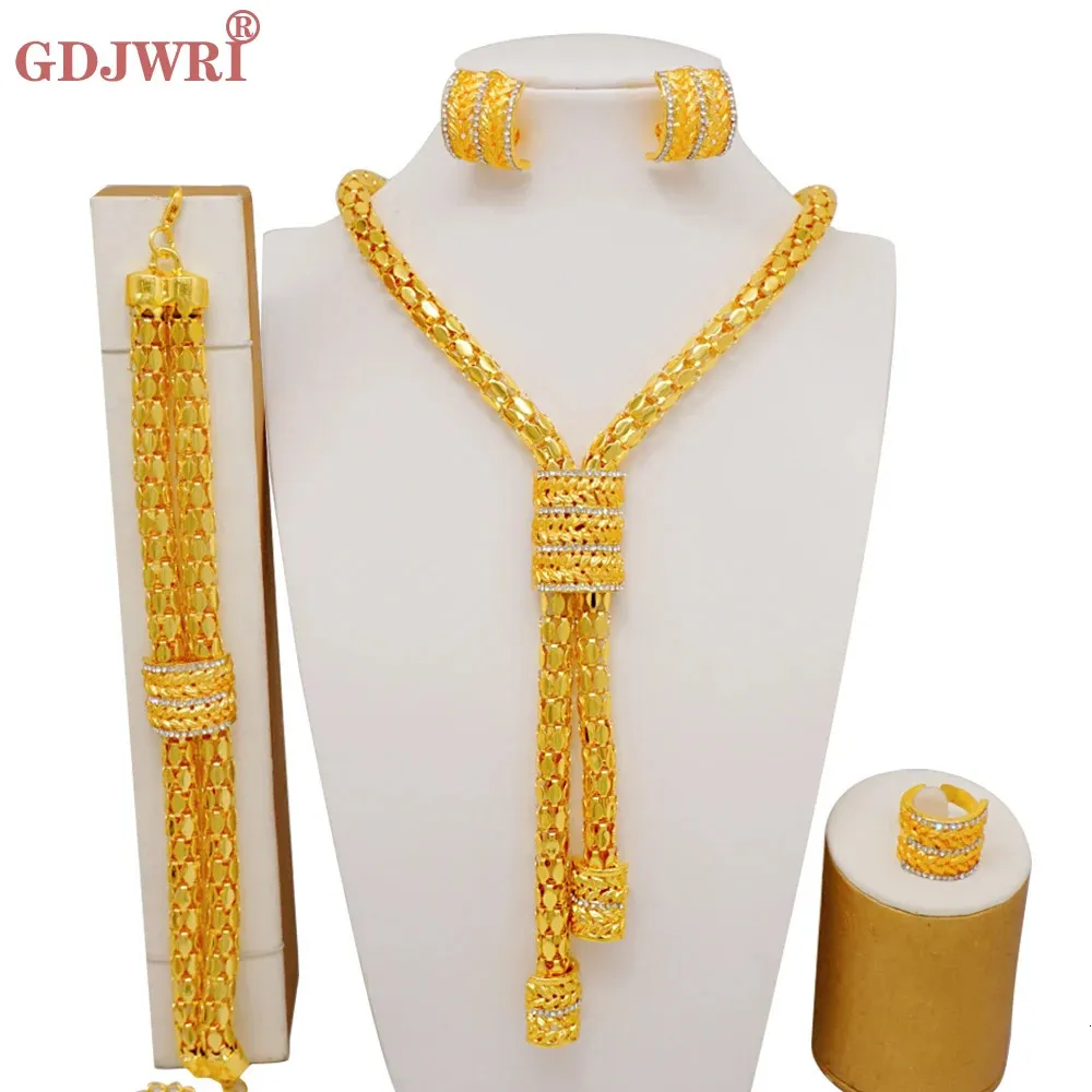 Gargantilhas Moda Dubai Gold Color Jóias Conjuntos para Mulheres Africano India Party Casamento Borlas Colar Pulseira Brincos Anel Set Presentes 231215