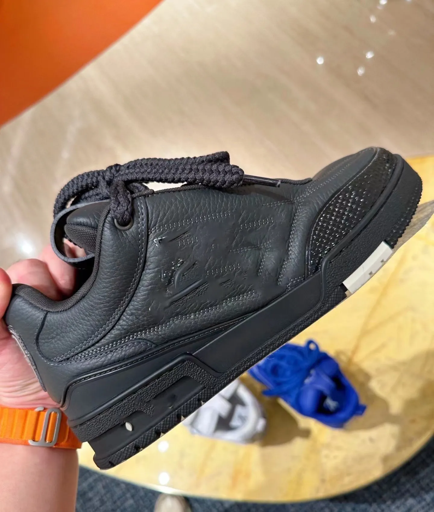 Calf clearance training shoes