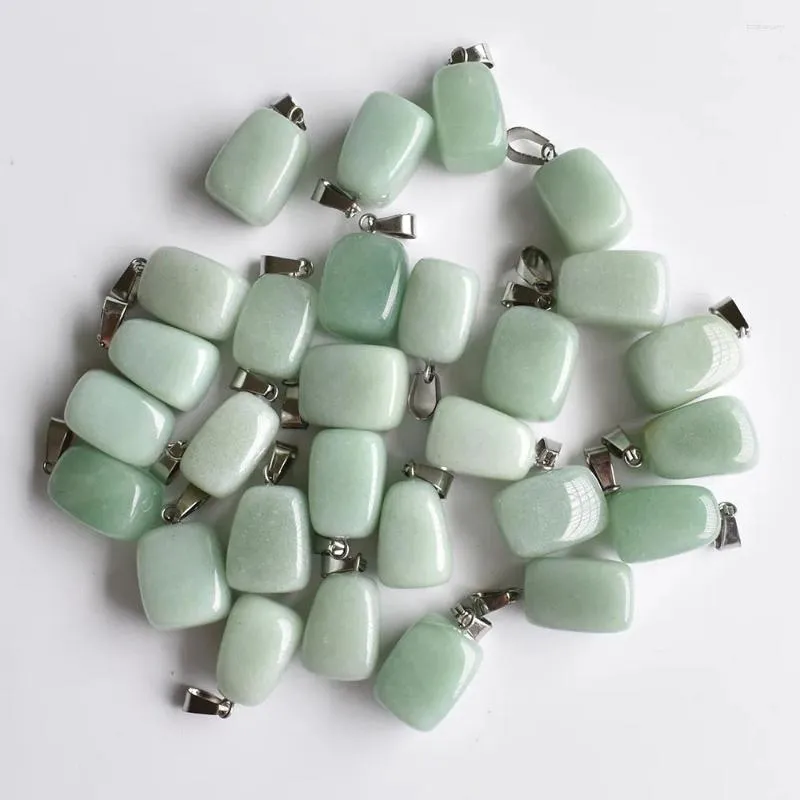 Colliers de pendentif - Seller de bonne qualité aventurine verte pierre de charme irrégulière pendentifs 50pcs / lot en gros