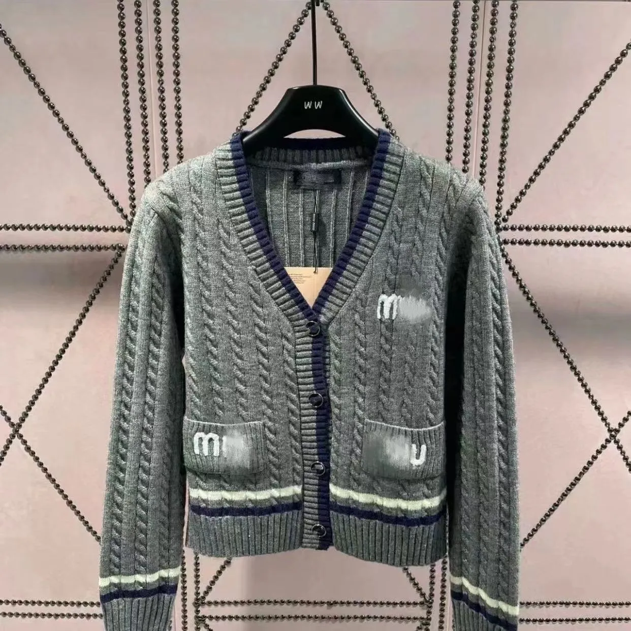 Designer Classic Sweater Femme Col V Col Rond Twist Lettre Tissée Broderie Couleur Unie Chemise À Manches Longues Pull Casual Top