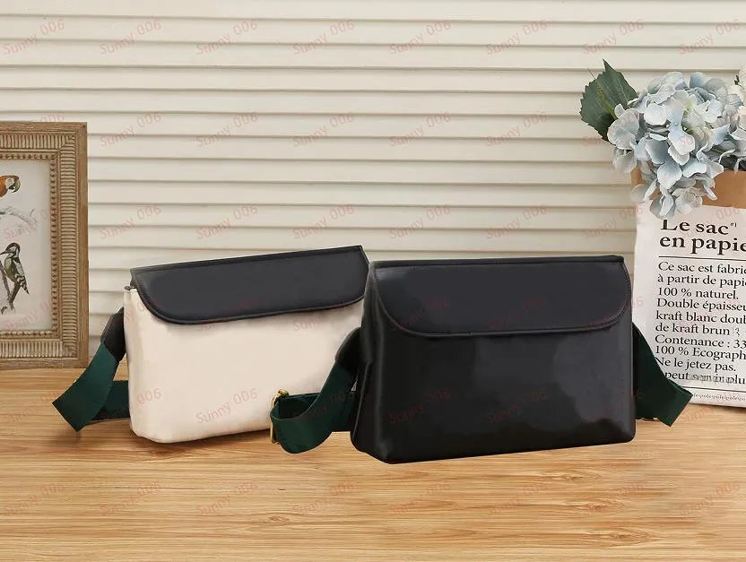 High-end reliëf enkele schoudertas voor dames Retro veelzijdige crossbody tas met kaart Designer populaire trend kleine vierkante tas
