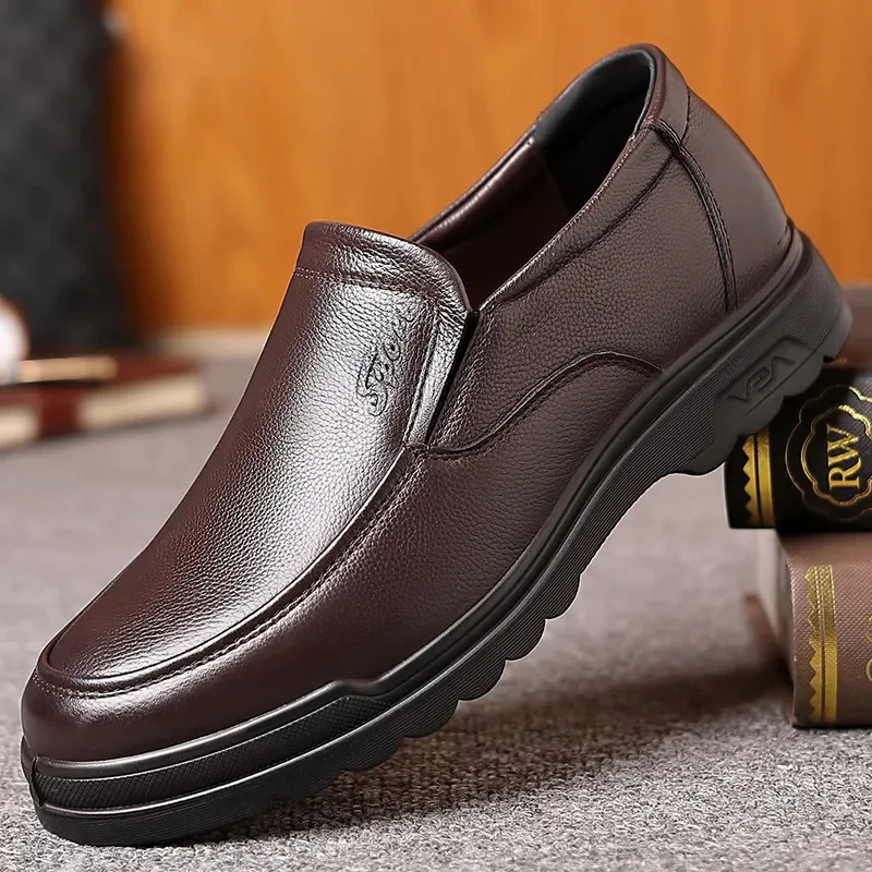 Sapatos de vestido Altura crescente para homens feitos à mão couro genuíno casual mocassins de borracha macia negócios primavera outono luxo slipon condução 231215