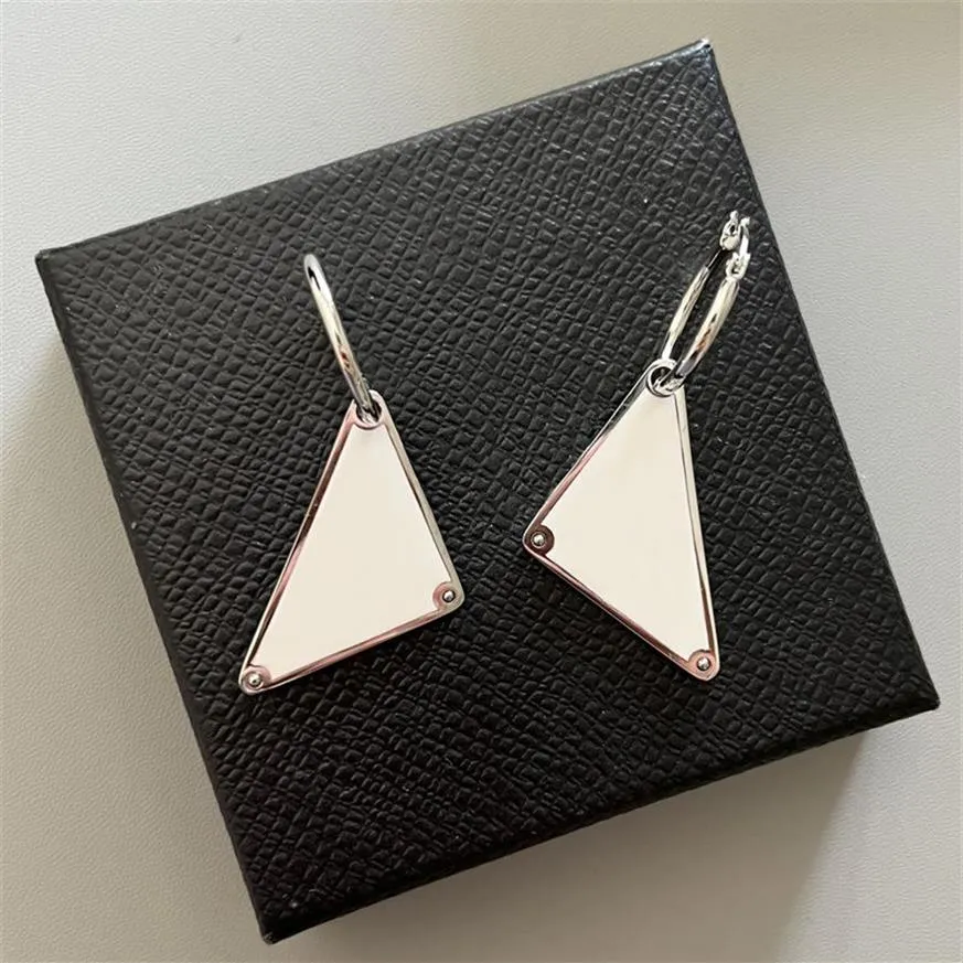 Femmes Marque Bijoux Boucles d'oreilles Créateur De Mode Boucles D'oreilles Triangle Lettre Oreille Goujons Lady Accessoires De Fête De Mariage Belle Qualité177d