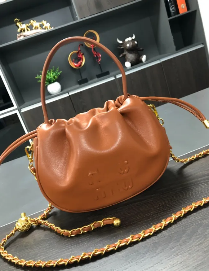 Sac Fu à caractère chinois en cuir souple, sac à bandoulière avec chaîne en cuir souple, sacs féeriques assortis avec tout, nuage plissé Portable français Simple