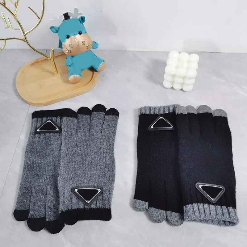 Designer Triangle Glove Warm Five Finger Wool Gloves Par Winter Warm Mitten tjocka handskar Inner Fingertopp Mjuk utomhus Autumn Cycling Driving Glove 2312161D