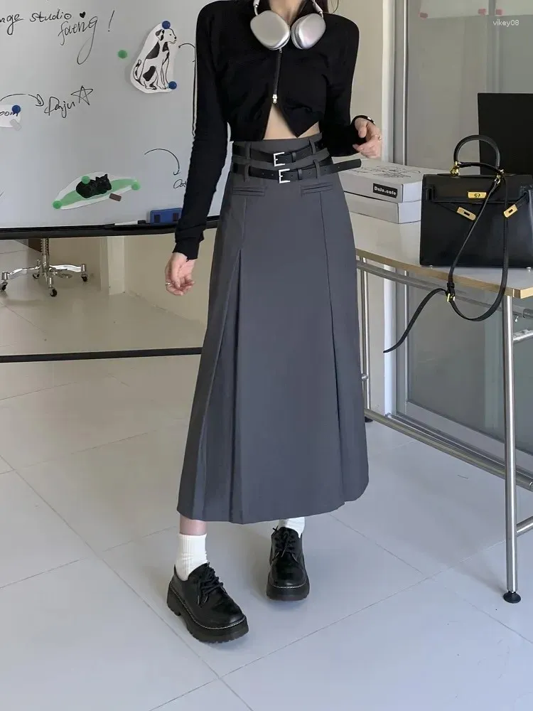 Kjolar lolibook 2023 vårkvinnor hög midja lång kvinnlig veckad enkel casual lady koreansk vintage svart grå