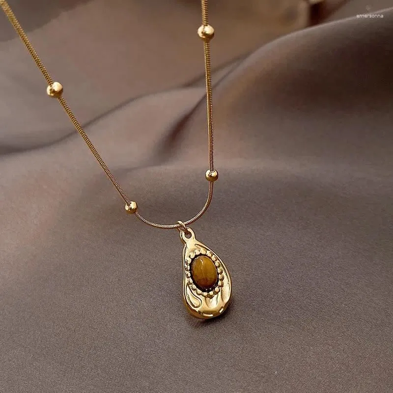 Chaînes rétro irrégulier collier d'oeil de tigre de luxe haut de gamme perle chaîne de clavicule tout-match élégant simple bijoux féminins