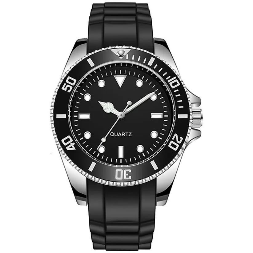 Montres-bracelets Diver Inspiré Lunette tournante 42mm Montre Homme Japon Mouvement Genève Bracelet en caoutchouc 221114329i