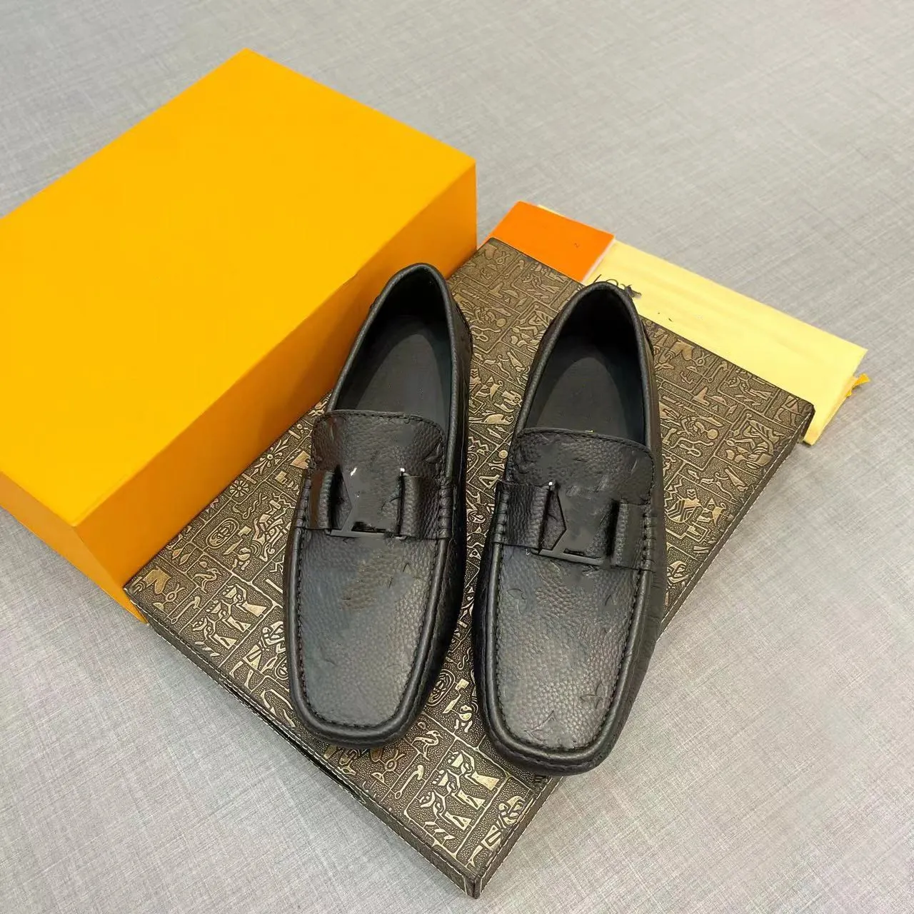 Дизайнерская мужская обувь для водителя Мокасины-лоферы Мужские модельные туфли Hockenheim Повседневная обувь Мулы Монте-Карло с квадратной пряжкой Мужская обувь для спортзала 06