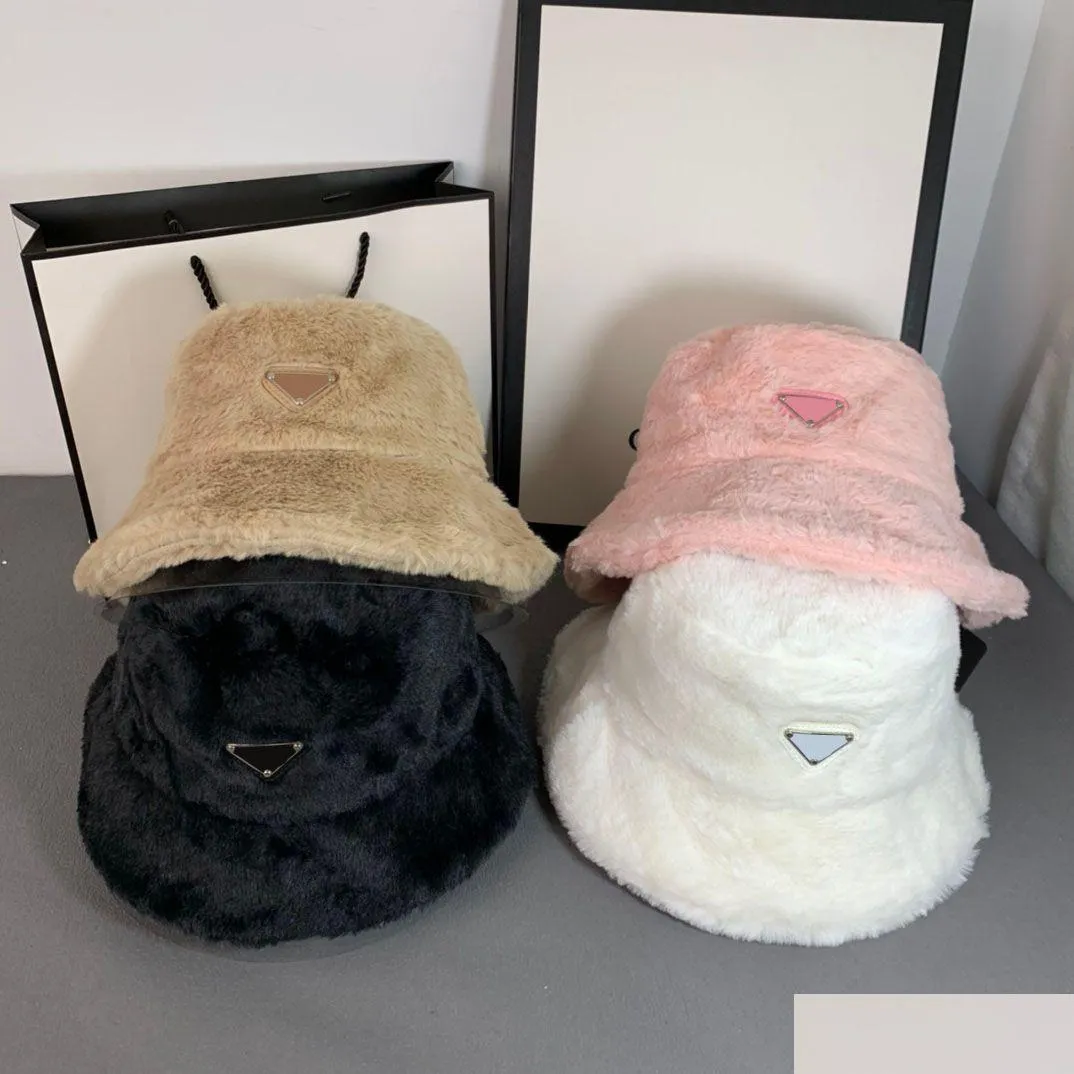 Cappelli a tesa larga 2022 Moda Esigner Secchio Uomini e donne Autunno Inverno Peluche Tinta unita Caldo metallo Triangolo Cappello Regalo Consegna di goccia Dhrov