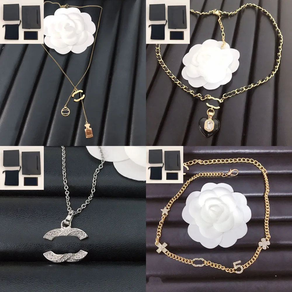 Collana di design Catena a maglie di moda Placcato oro 18 carati Acciaio al titanio Lettera di marca Collane con ciondolo con diamanti per le donne Gioielli da sposa Regalo di Natale con scatola