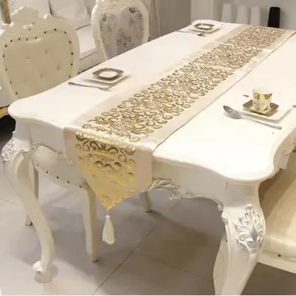 Corredor de mesa europeu luxo veludo dourado mesa corredor toalha de mesa bordado gloden corredores de mesa bandeira jantar esteiras têxteis para casa 231216
