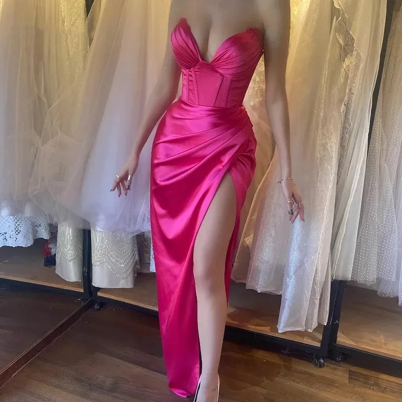 2024 Fuchsia Charming Evening Dress Exposed Boning 분할 공식 무도회 파티 가운 새틴 Met Gala Night Outfits 여성 드레스 Robe de Soiree restidos de fiesta