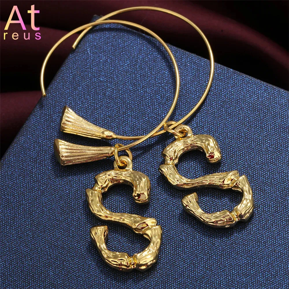 Stud 26 Nom initial Lettre Boucles d'oreilles pour femmes Géométrique Demi-rond C Style Hoop Plaqué Or Bijoux coréens de luxe 231216