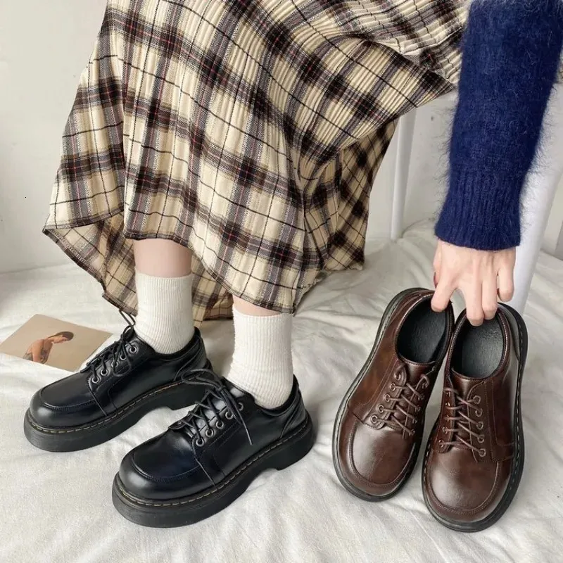 Chaussures habillées chaussures d'uniforme scolaire japonais Jk étudiant fille Kawaii Lolita fille douce bout rond lolita plate-forme Mary Jane 231216