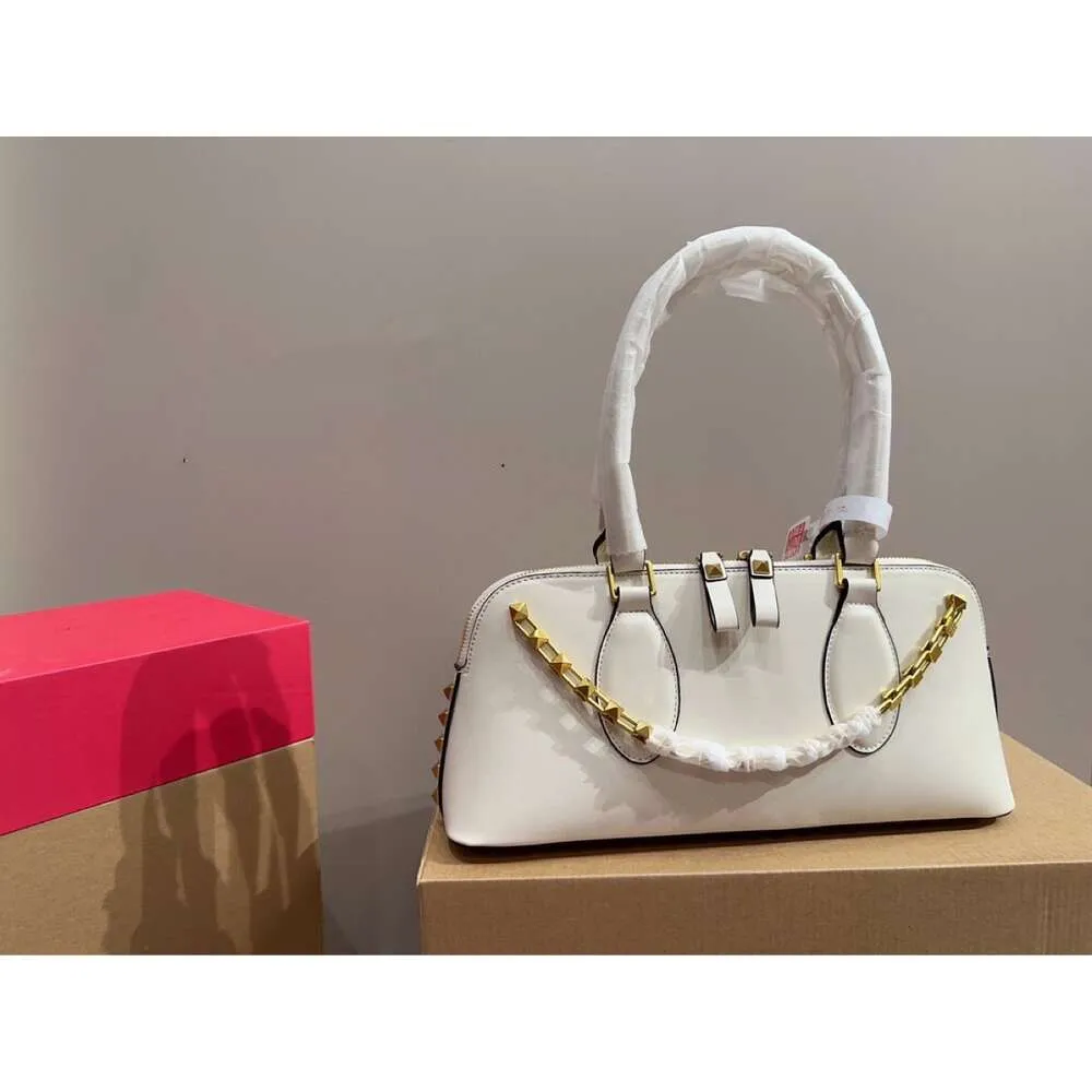 Stullo Baguette Portable Baguette Designer Hobo Crossbody Borse Vuantino Borse Female Shell 23 Chain New Rivet Rock Are Constamme Pulsa a spalla singola 9J3C 9J3C