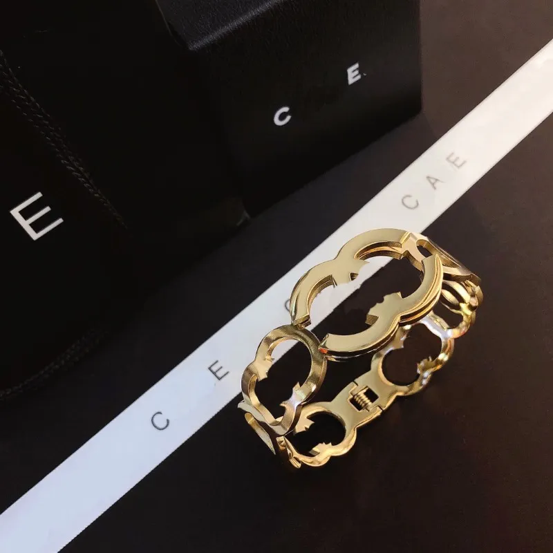 Nuovo braccialetto placcato oro 18 carati Bracciale originale di marca di design con scatola Bracciale classico in acciaio inossidabile per matrimonio compleanno, gioielli da donna di alta qualità