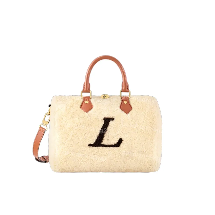 Femmes en peluche Boston Sacs Designer Sac à bandoulière pour femmes 25 cm Mode Sacs à main d'hiver Designers Épaule Classique Fleurs Lettre Modèle Original Sac À Poussière