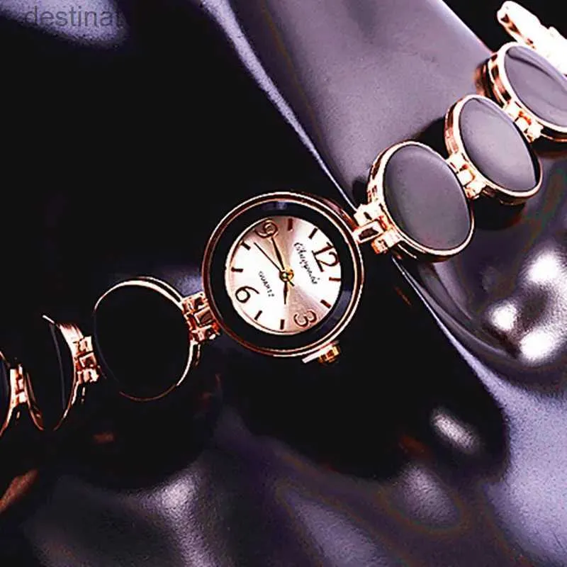 Kvinnors klockor Kvinnor Titta på damer ädla mode casual 5 färger wafer design runda ring armband titta på mujor kvarts armbandsur kvinnlig relojesl231216