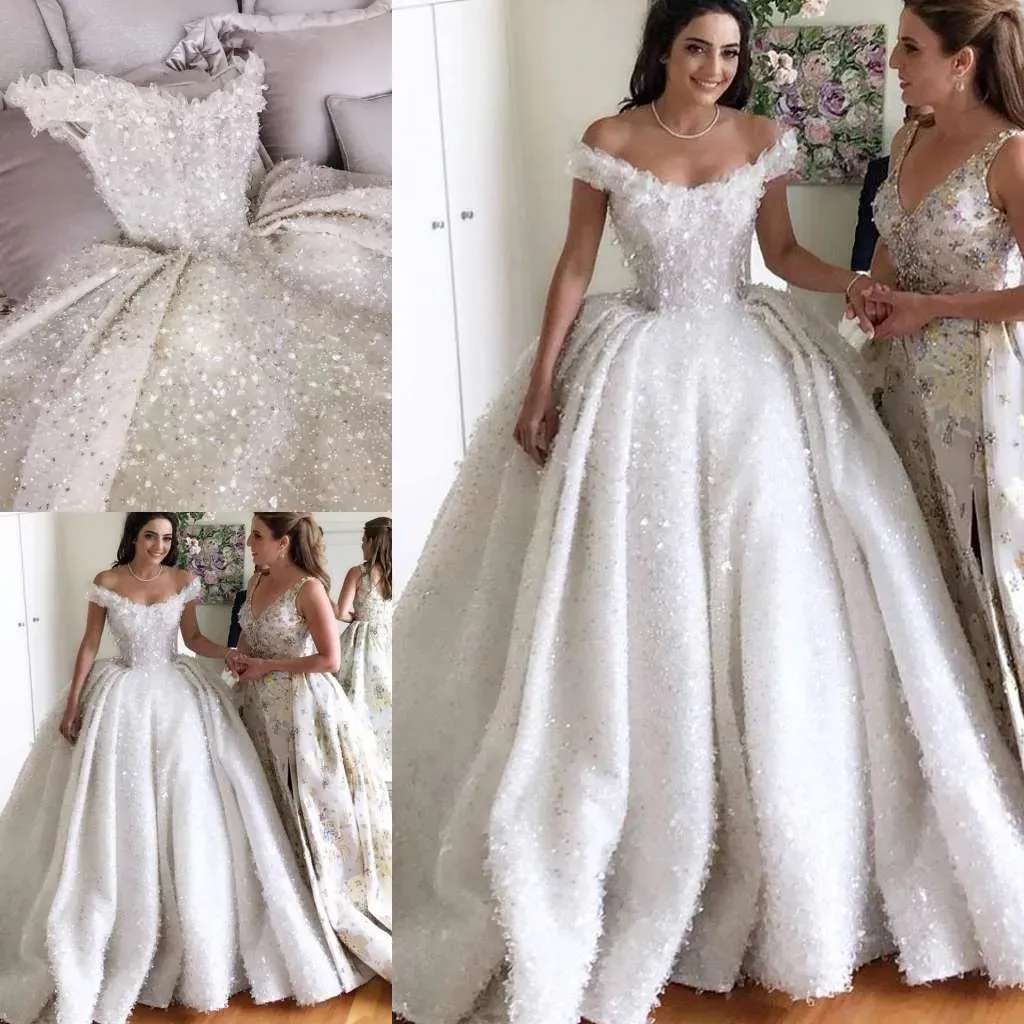 2023 Robes de mariée à l'épaule Bling Bling balayage train dentelle robes de mariée perles cristal paillettes sur mesure robes de mariée robe de bal