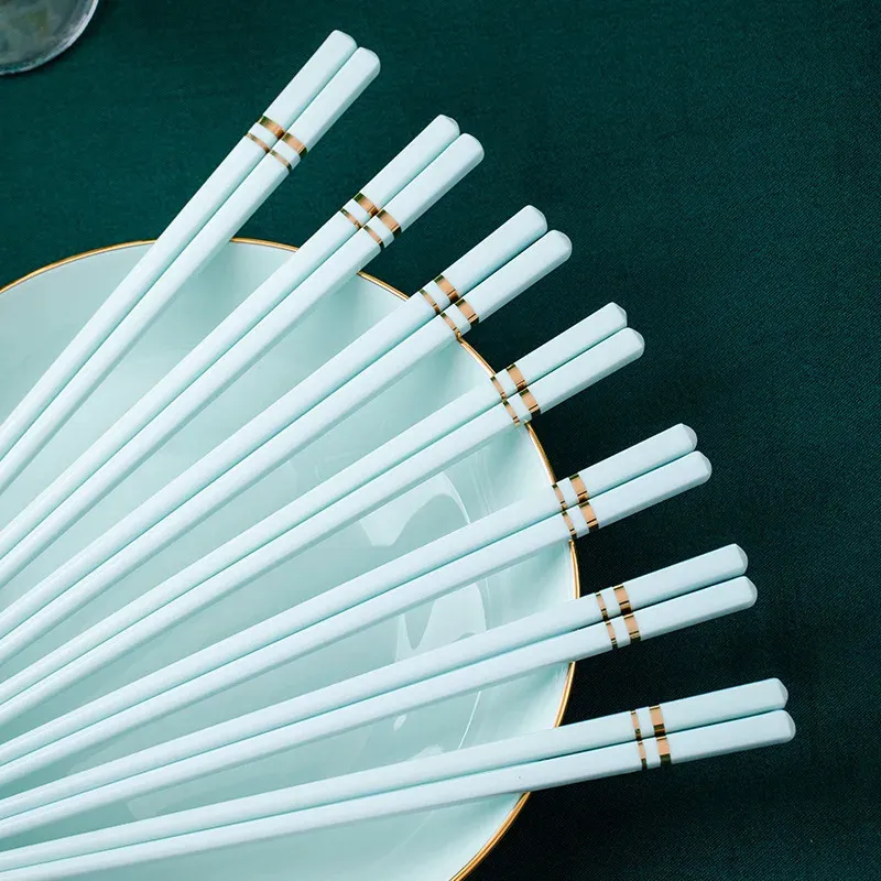 Chopsticks 5 Par/Set Ceramic Chopsticks Hushåll Icke-halk Japansk stil Chopsticks Bone Porcelain Sushi Long Chop Stick Kitchen Tool 231216