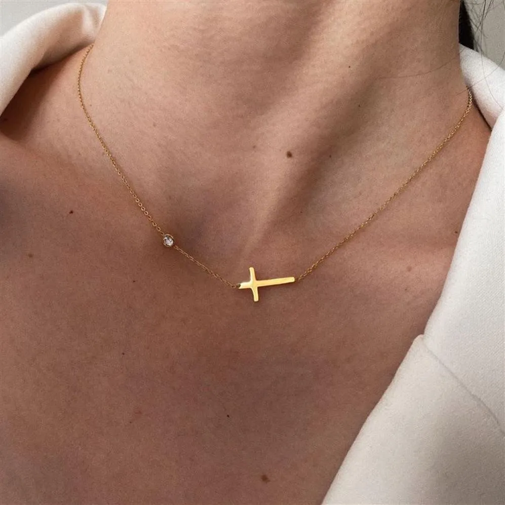 Delikat Petite Sideway Cross Halsband Pendant Kvinnor Rostfritt stål Thin Chain Link Christian Jewelry226L