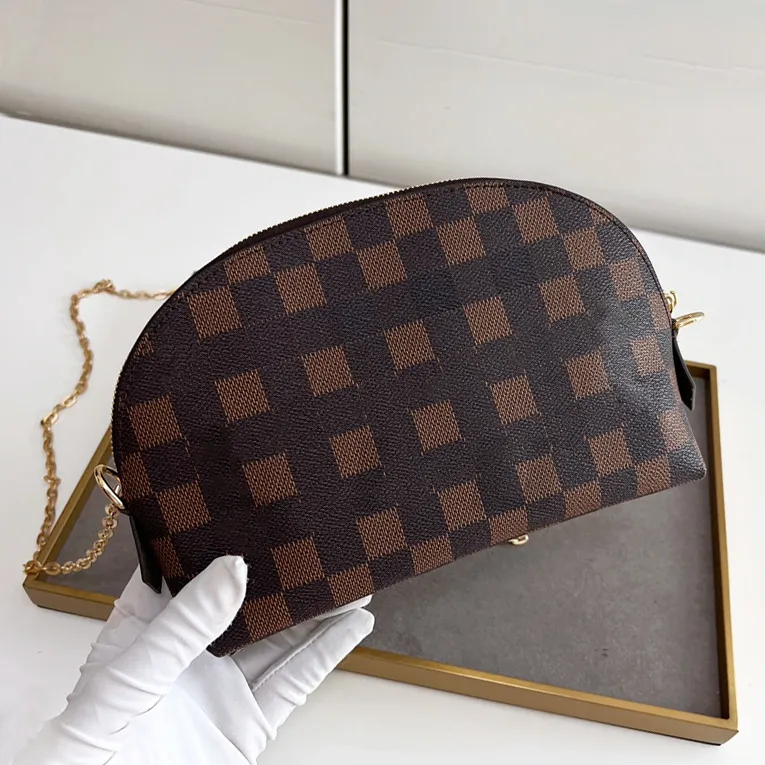 Women s Designer Leather Crossbody Bag Medium Sized Clutch Purse with Unique Shell Design Poch Ette Main Femme Shoulder Bag
