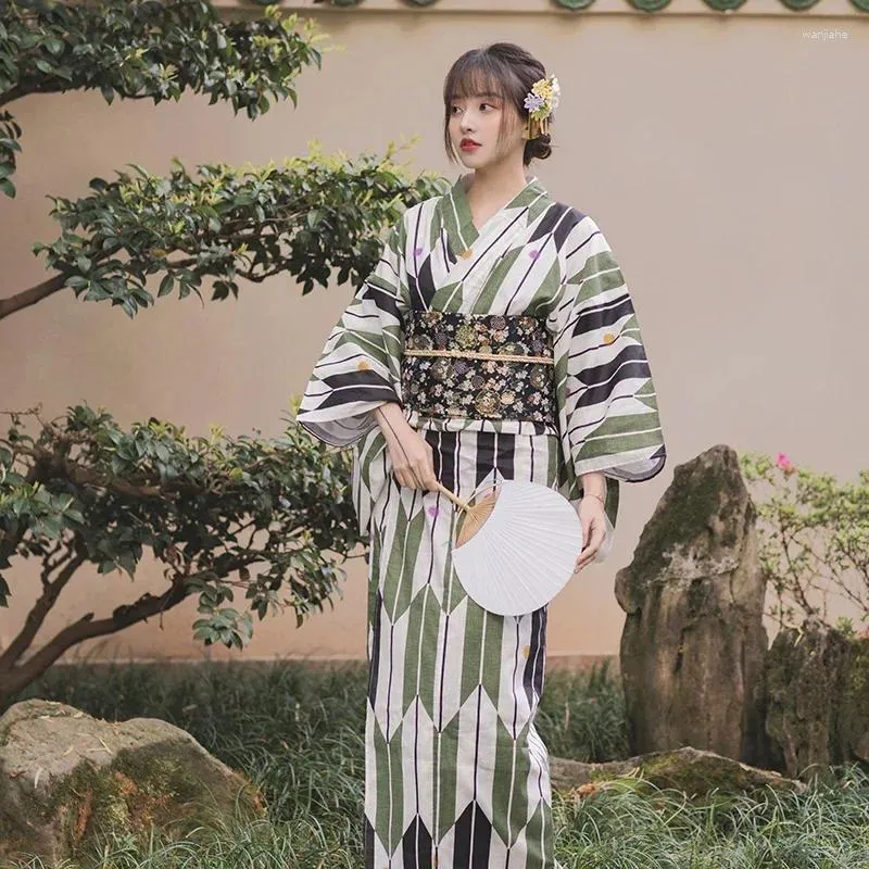 Abbigliamento etnico Stile giapponese Kimono estivo da donna in cotone Abito lungo Accappatoio Yukata formale che esegue il costume di Pografia