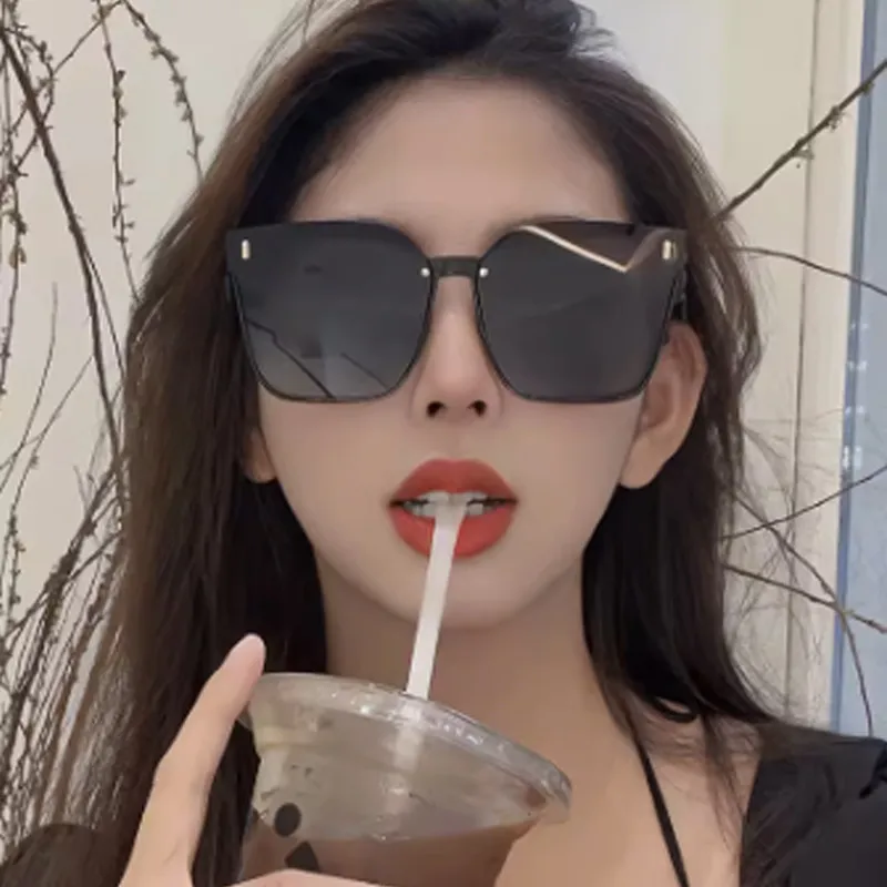 The new Korean version of sunglasses women's advanced sense of UV protection square frame rice nail fashion sunglasses sunshade glasses HY2342