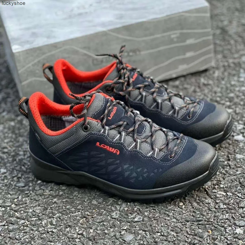 Scarpe Da Trekking Di Design Outdoor Lowas Scarpe Impermeabili E