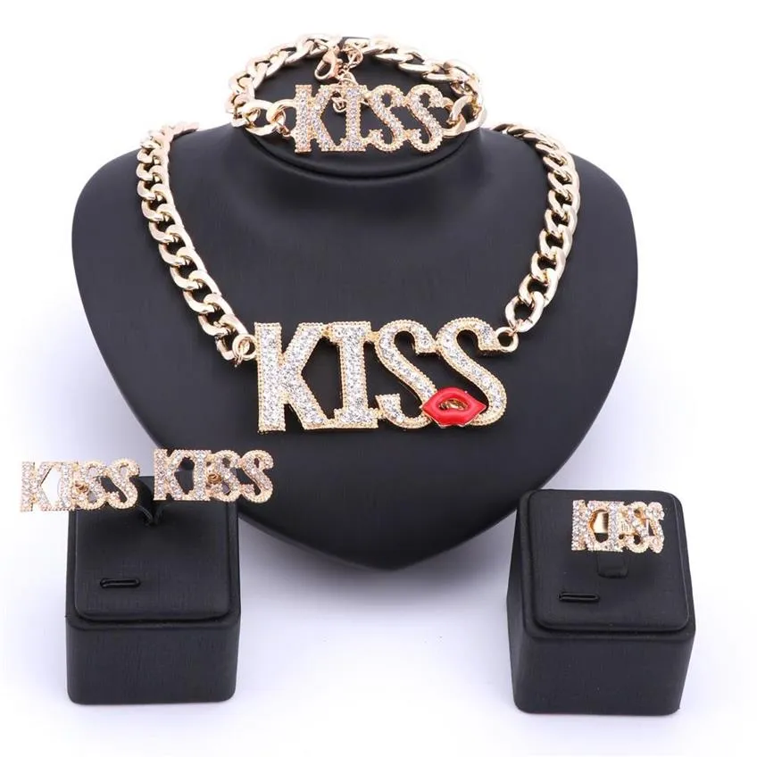 Nya sexiga kvinnliga tillbehör Guld Silverpläterade kristallsmycken Set Kiss Lipstick Big Letter Pendant Necklace Armband Earring Ring256m