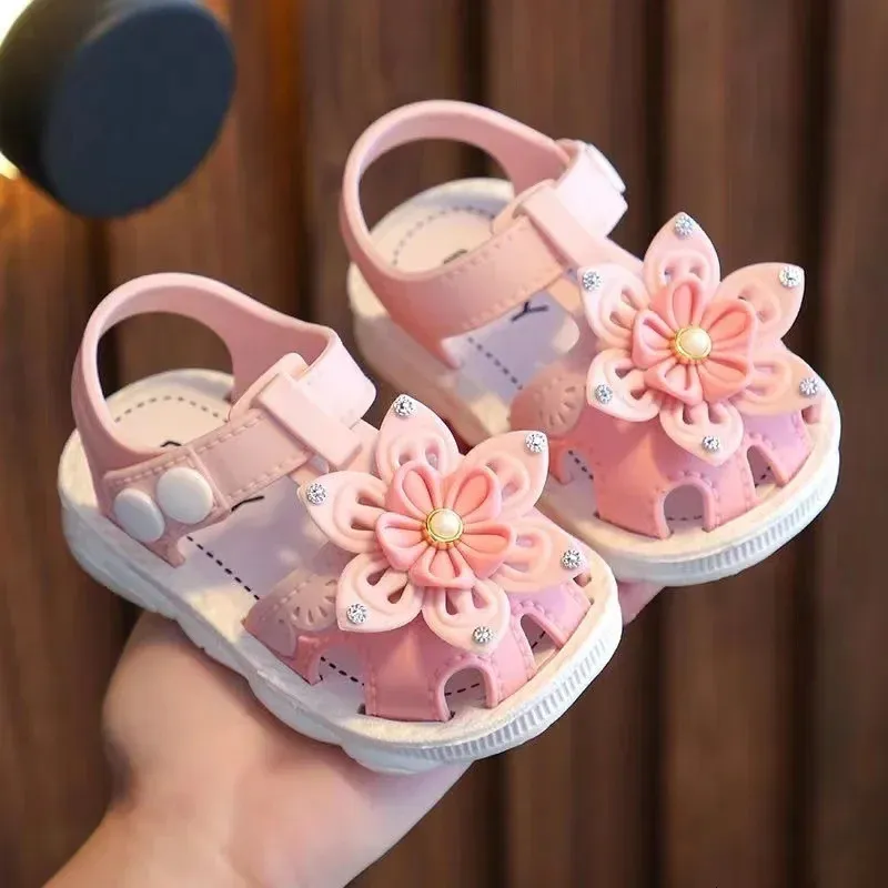 Platte schoenen Zomer Baby Jongen Meisje Sandalen Strand Peuter Close Toed Schoenen geboren Baby Eerste Wandelaars Ademend 231216