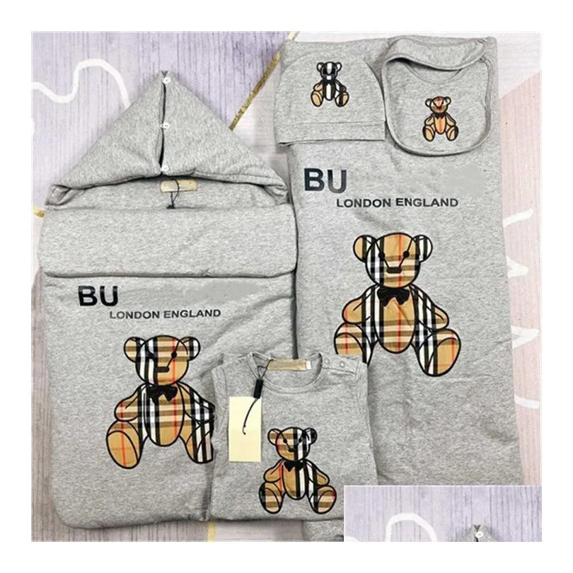 Autumn e inverno Designer de designer de bebês masculino para mulheres escalando roupas simples de manga comprida macacão de algodão saco de manga de cinco peças Hip Hop clo dhh2m