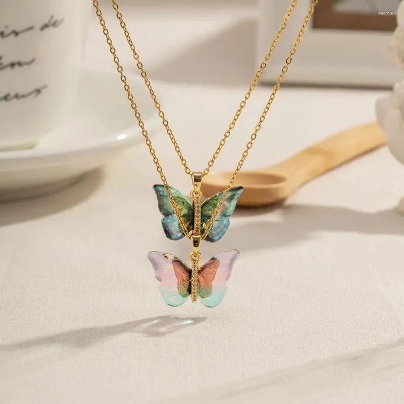 ペンダントネックレスInsカラフルなグラデーション樹脂蝶のネックレス女性女子ヴィンテージファッションジュエリー