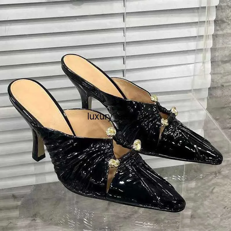 Womens Designer Shoes Botte Venetas Bunnie Mule Flat Slippers Highheeled Shoes Golden Rope Buckle Patent Leather Pleated Pointed Muller Shoes 2024 Womens Shoe HB1R