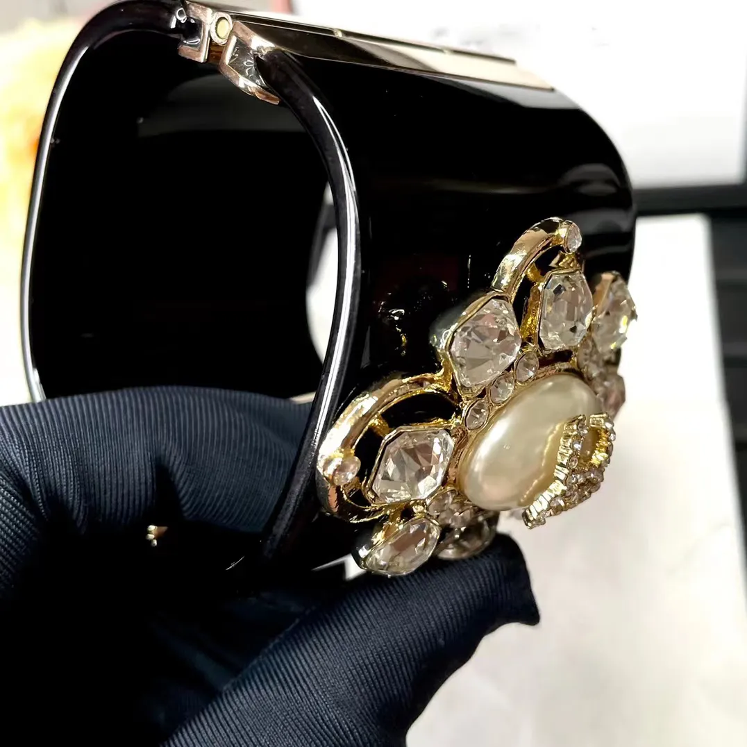 Braccialetti di diamanti di lusso firmati Clover per donna ragazza Polso adatto 16 17 18 CM braccialetto di braccialetti neri replica ufficiale del marchio C Fibbia a molla premium