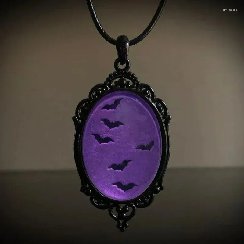 Collane con ciondolo Pipistrello vampiro gotico Collana notte strega viola/rossa Moda Gioielli pagani Regalo Festa di Halloween Cerchio soffocato retrò