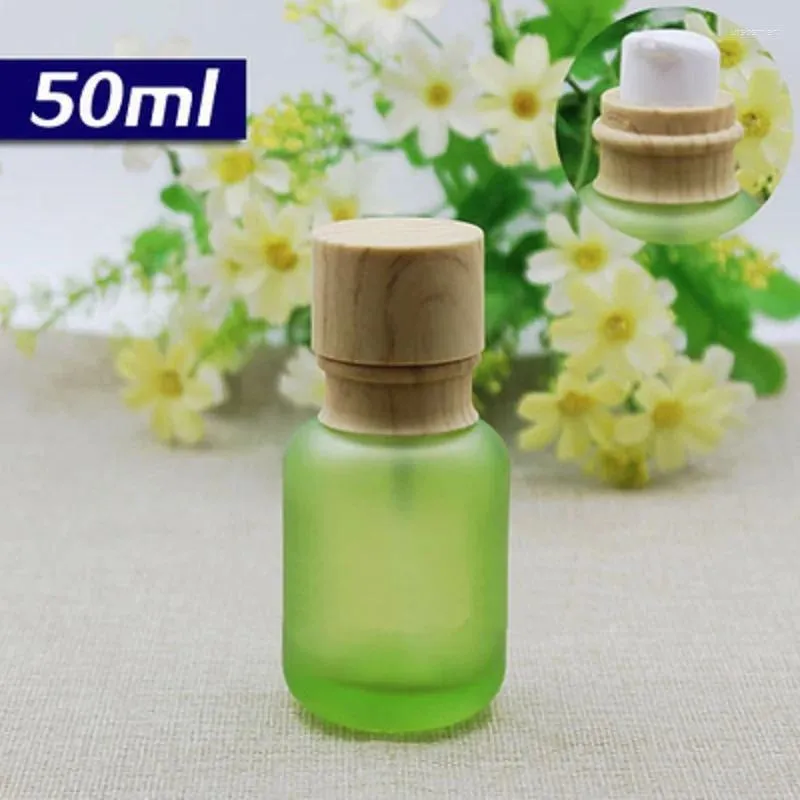 Bouteilles de stockage Bouteille en verre vert givré de 50 ml avec couvercle de pompe en forme blanche/en bois pour sérum/lotion/émulsion/fond de teint emballage cosmétique