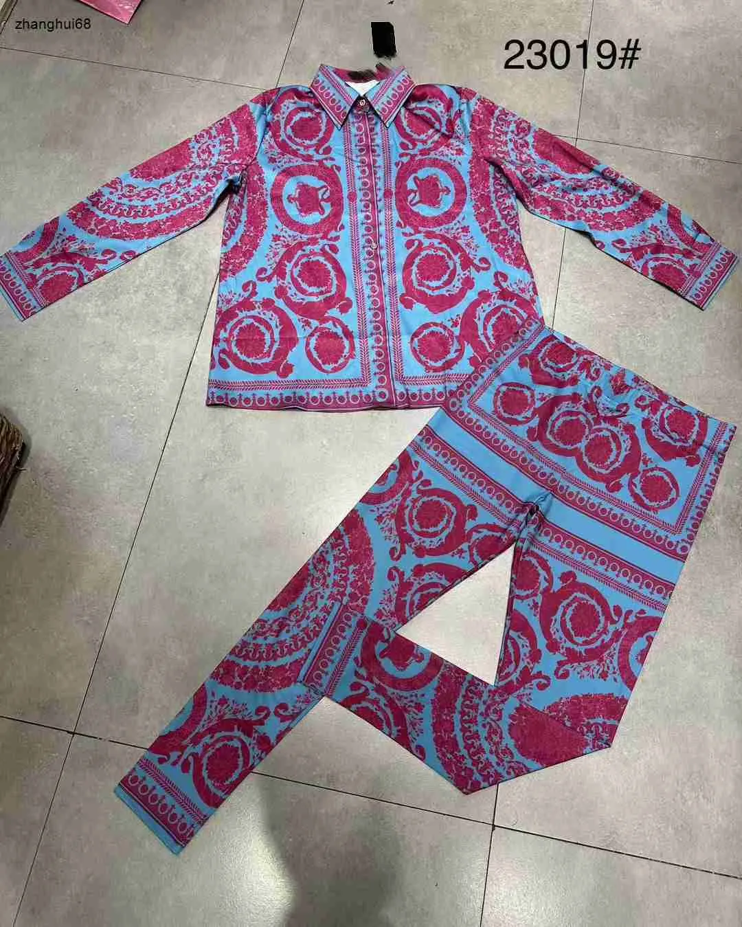 Varumärke Kvinnor Tracksuit Designerkläder för damer Autumn Shirt Fashion Retro Pattern Girl Cardigan Ladies Casual Pants 16 Dec Ny