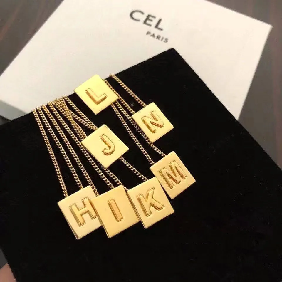 18k Gold Block Designer Pendant Halsband Womens Girls Märke Luxur Link Chain Short Choker Square Letters Geometry Halsband Trevligt smycken Partihandel Varumärke